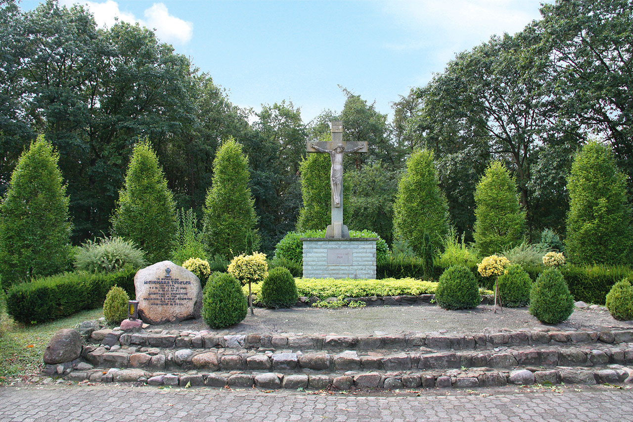 Friedhof-Kreuzanlage